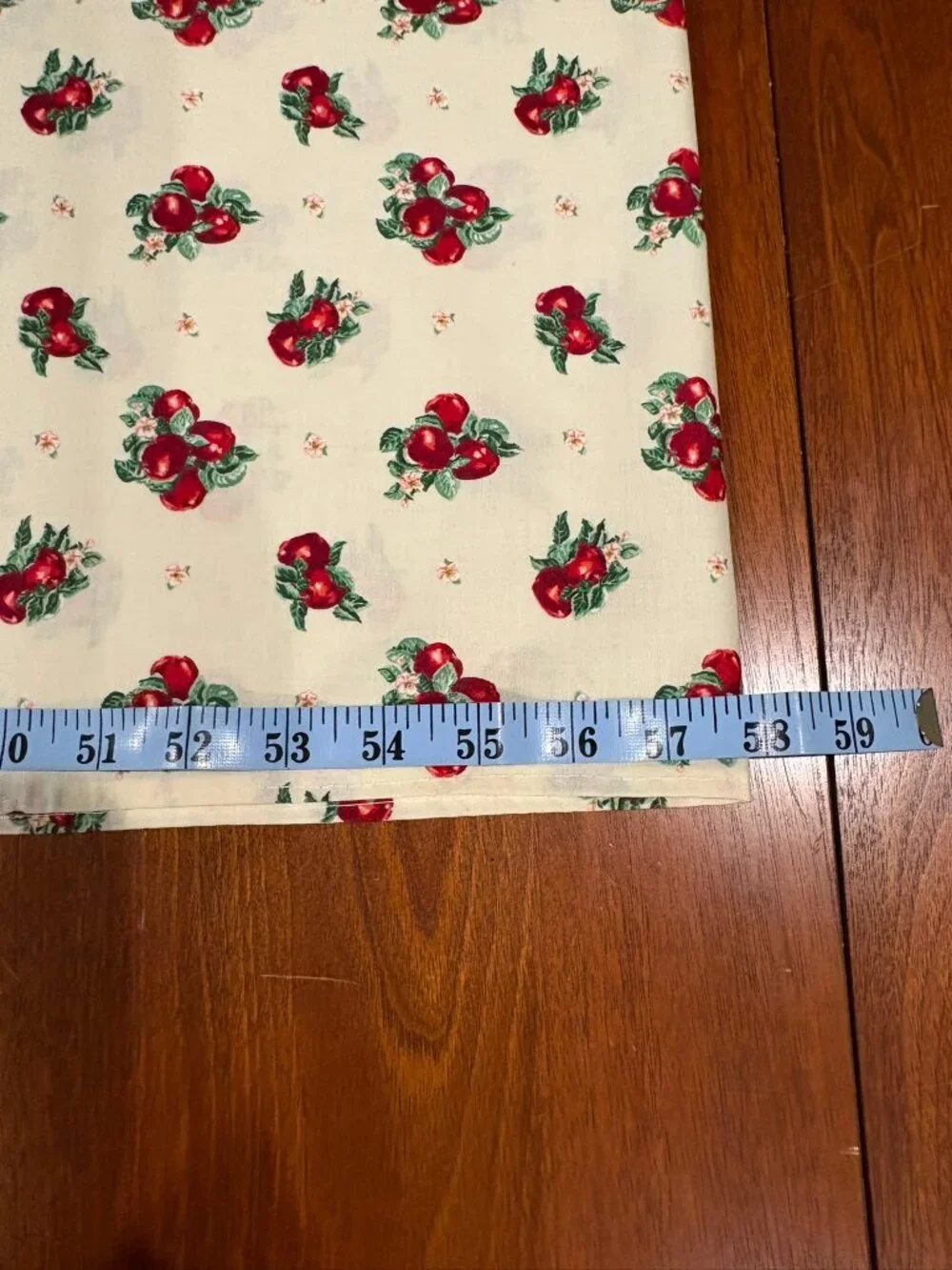 Apple table runner and 4 cloth napkins, Homemade